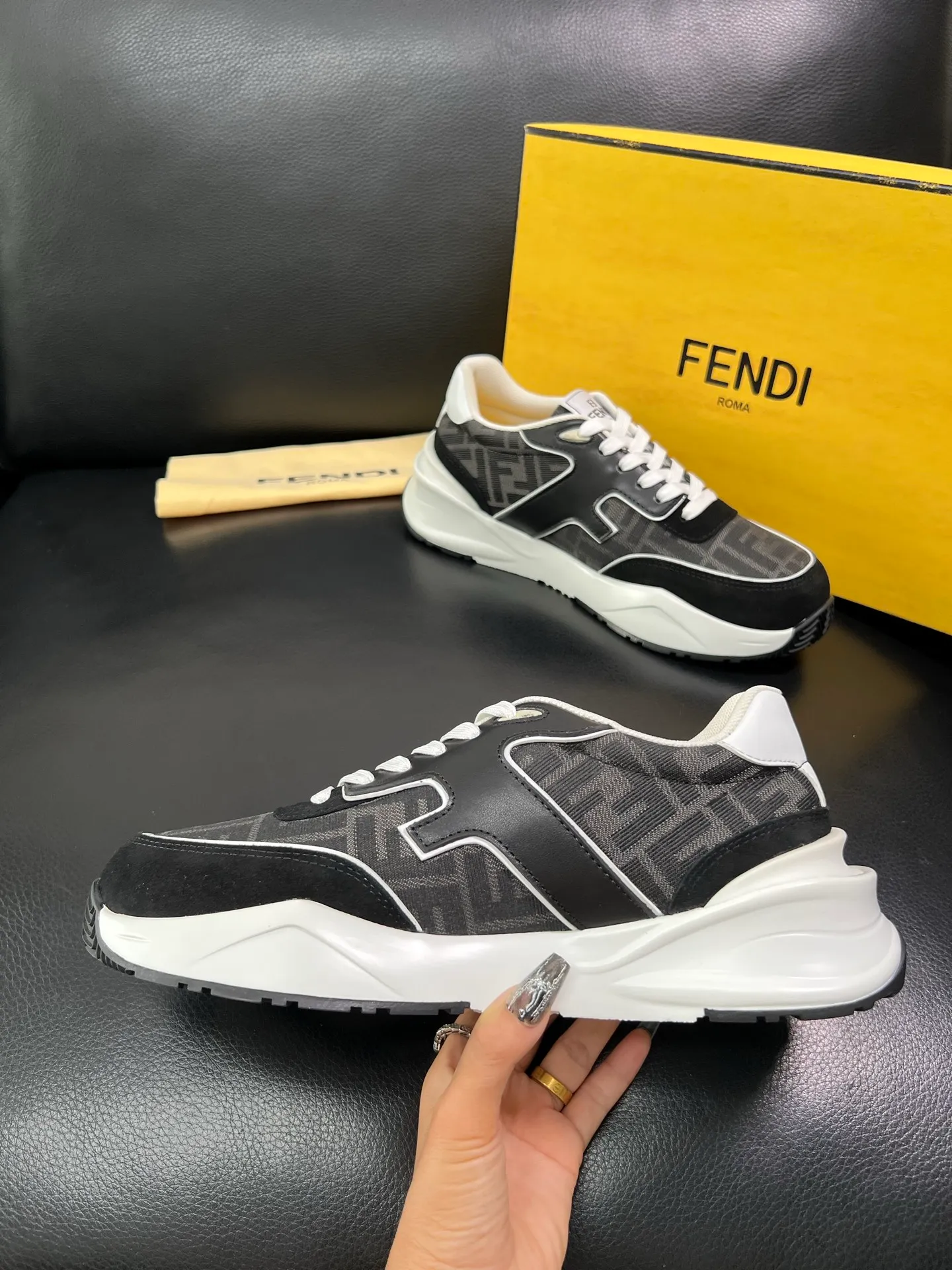 Men's shoes 💰840 FENDI top purchasing Fendi counters are equipped with the original factory, original fabrics imported from Italy, breathable and comfortable cowhide lining, soles: original soles specially provided by the original factory are super comfortable, original factory orders 🔍high quality, you can enter and exit the counter at will, welcome to compare, code number 39-44 (customized 38-45) 85856